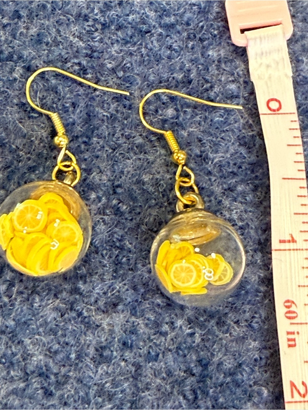Lemon/orange slices transparent globe drop earrings gold tone fishhook backs - Picture 3 of 4